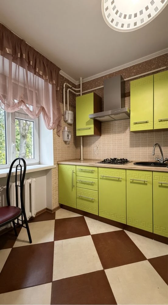 Three-bedroom apartment, Gurzhievska St. 13, quiet Center