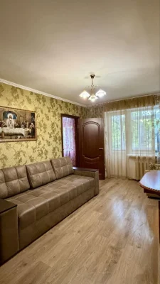 Three-bedroom apartment, Gurzhievska St. 13, quiet Center