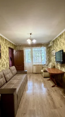Three-bedroom apartment, Gurzhievska St. 13, quiet Center