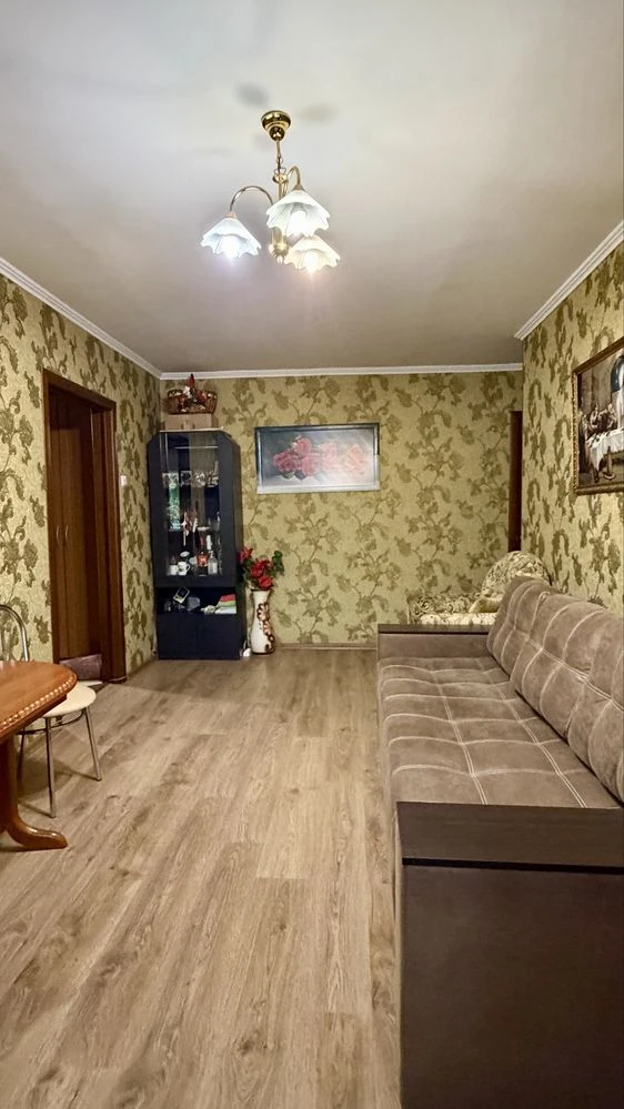 Three-bedroom apartment, Gurzhievska St. 13, quiet Center