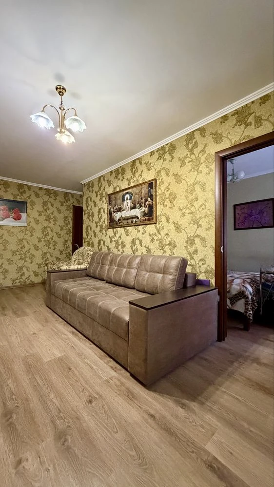 Three-bedroom apartment, Gurzhievska St. 13, quiet Center