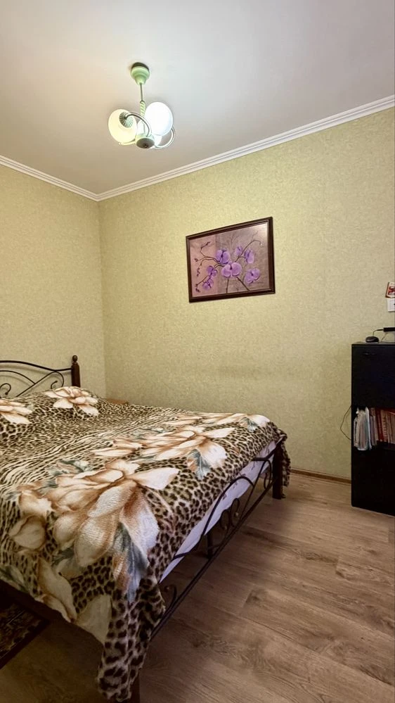 Three-bedroom apartment, Gurzhievska St. 13, quiet Center