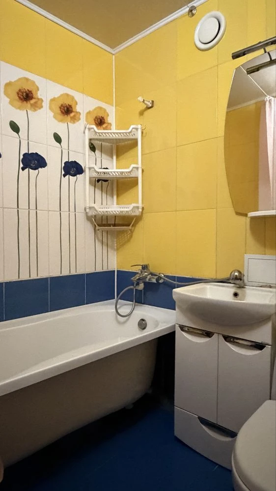 Three-bedroom apartment, Gurzhievska St. 13, quiet Center