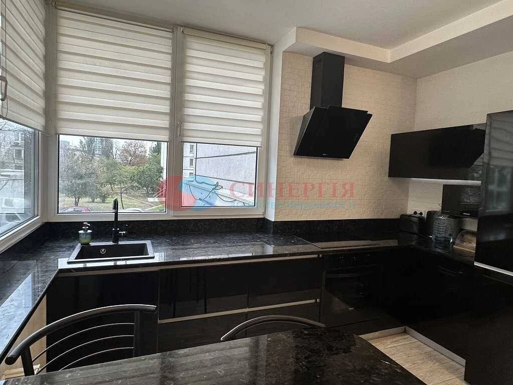 Long-term Rental 4-room Apartment, Kyiv, Шевchenkovskyi, Yuri I