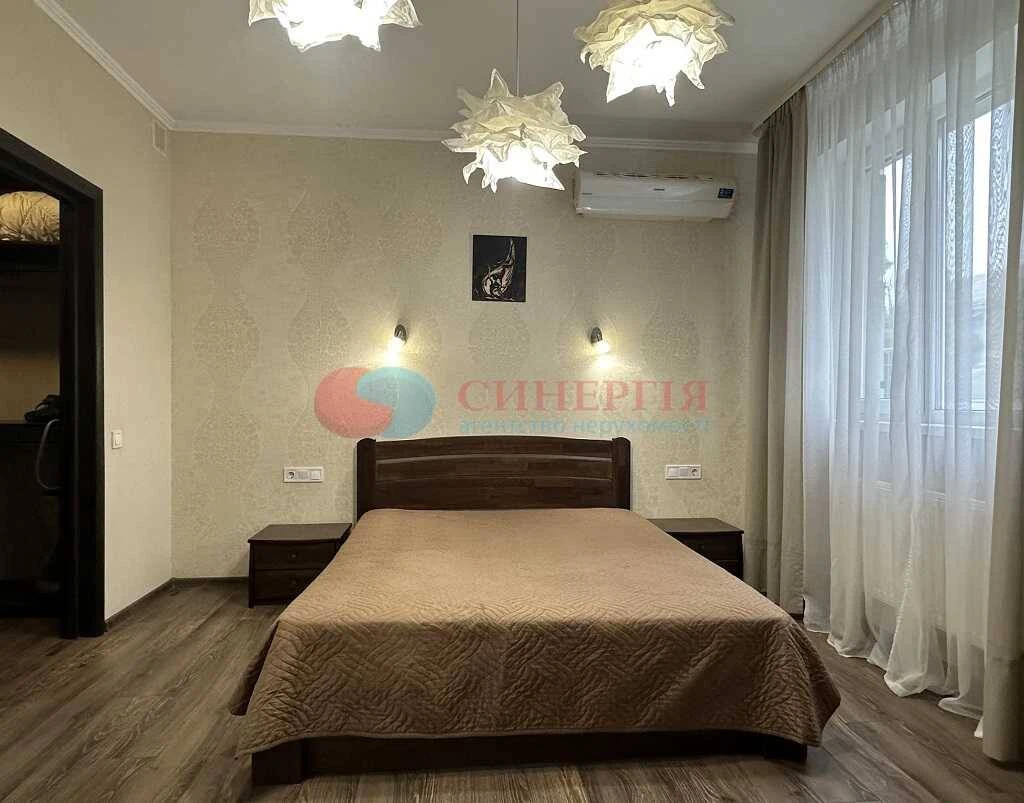 Long-term Rental 4-room Apartment, Kyiv, Шевchenkovskyi, Yuri I