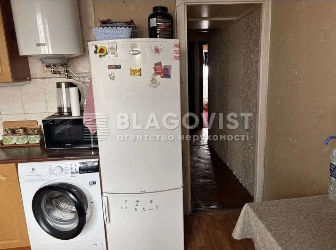 Продаж квартири з гаром зодчих 44 терміново  Святошинський р