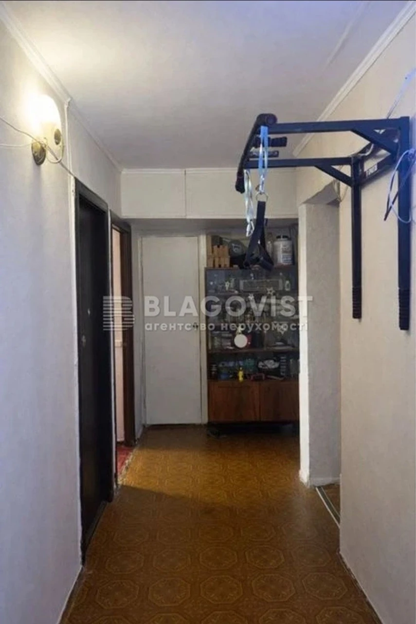 Продаж квартири з гаром зодчих 44 терміново  Святошинський р