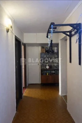 Продаж квартири з гаром зодчих 44 терміново  Святошинський р