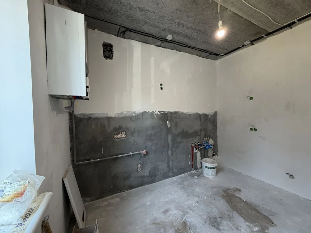 2% Renovation. Lakefront, sale of a 1-bedroom apartment