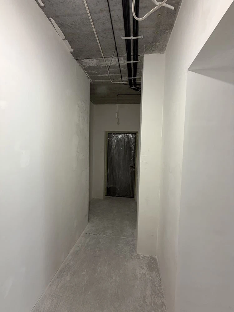2% Renovation. Lakefront, sale of a 1-bedroom apartment