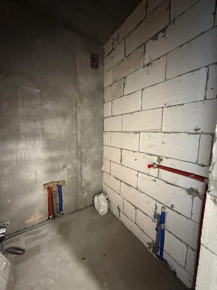 2% Renovation. Lakefront, sale of a 1-bedroom apartment