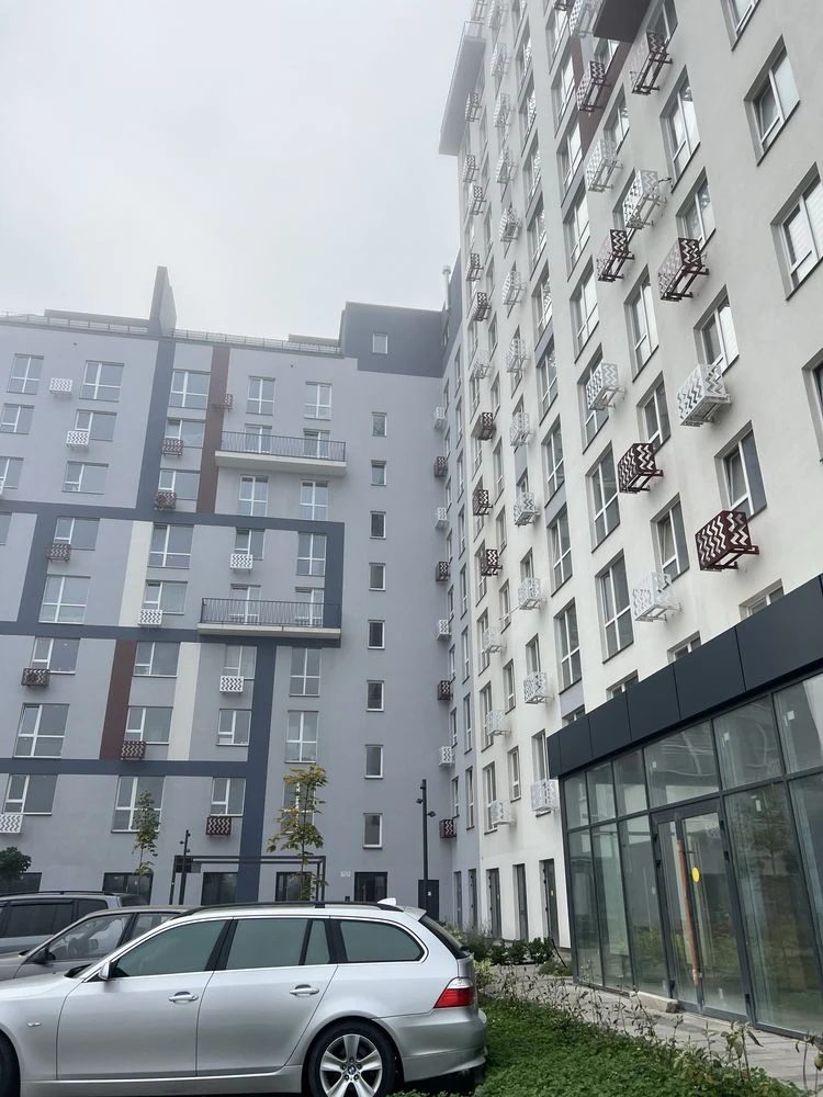Продаж робочих кабінетів на 9-му та 14-му поверсі з панорамним краєвидом
