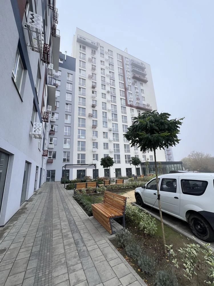 Продаж робочих кабінетів на 9-му та 14-му поверсі з панорамним краєвидом