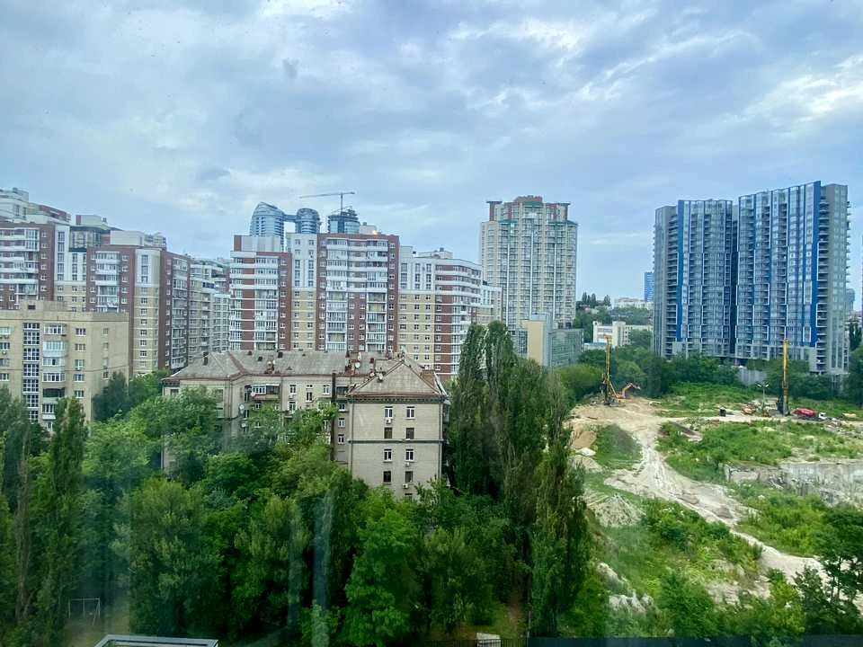 Квартира. Київ, Предславинська вулиця