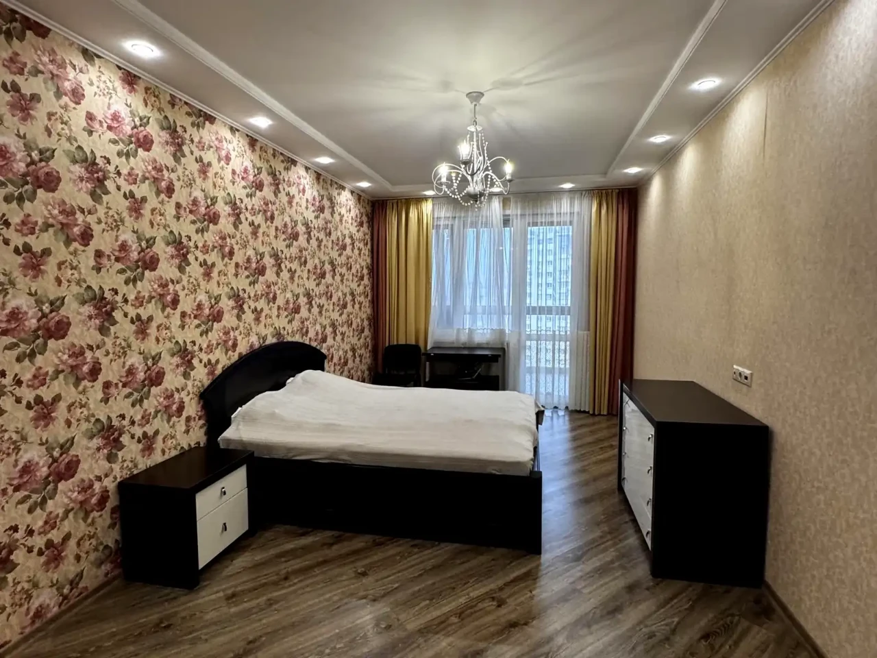 Оренда квартири 2-кімн. 104.9 м² 8/24 пов.