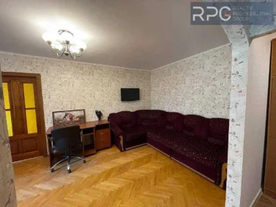 продаж 2 к квартири на вул Донця 18 Солом'янський р-н поруч