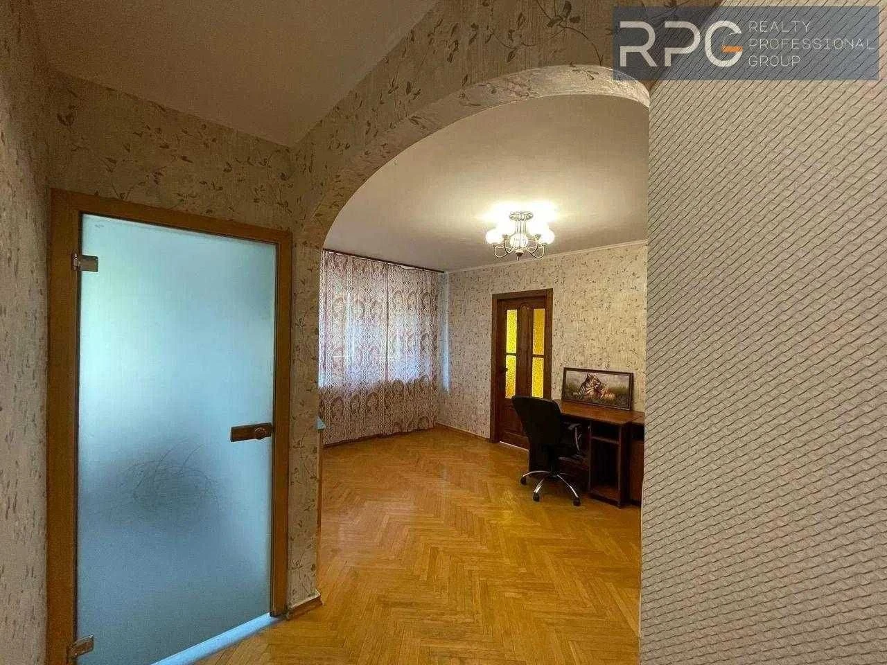продаж 2 к квартири на вул Донця 18 Солом'янський р-н поруч