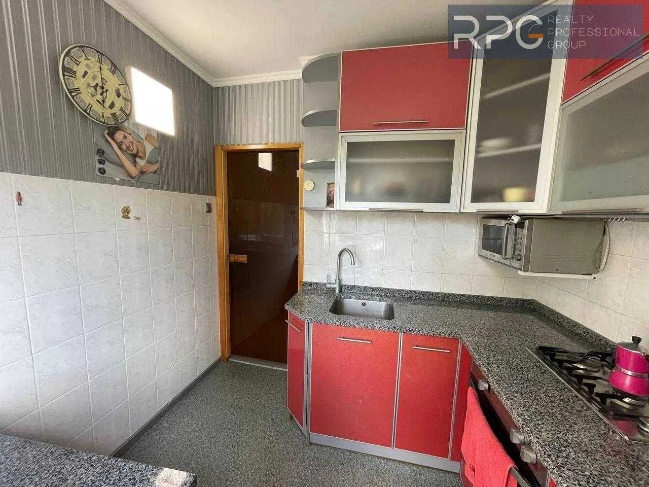 продаж 2 к квартири на вул Донця 18 Солом'янський р-н поруч