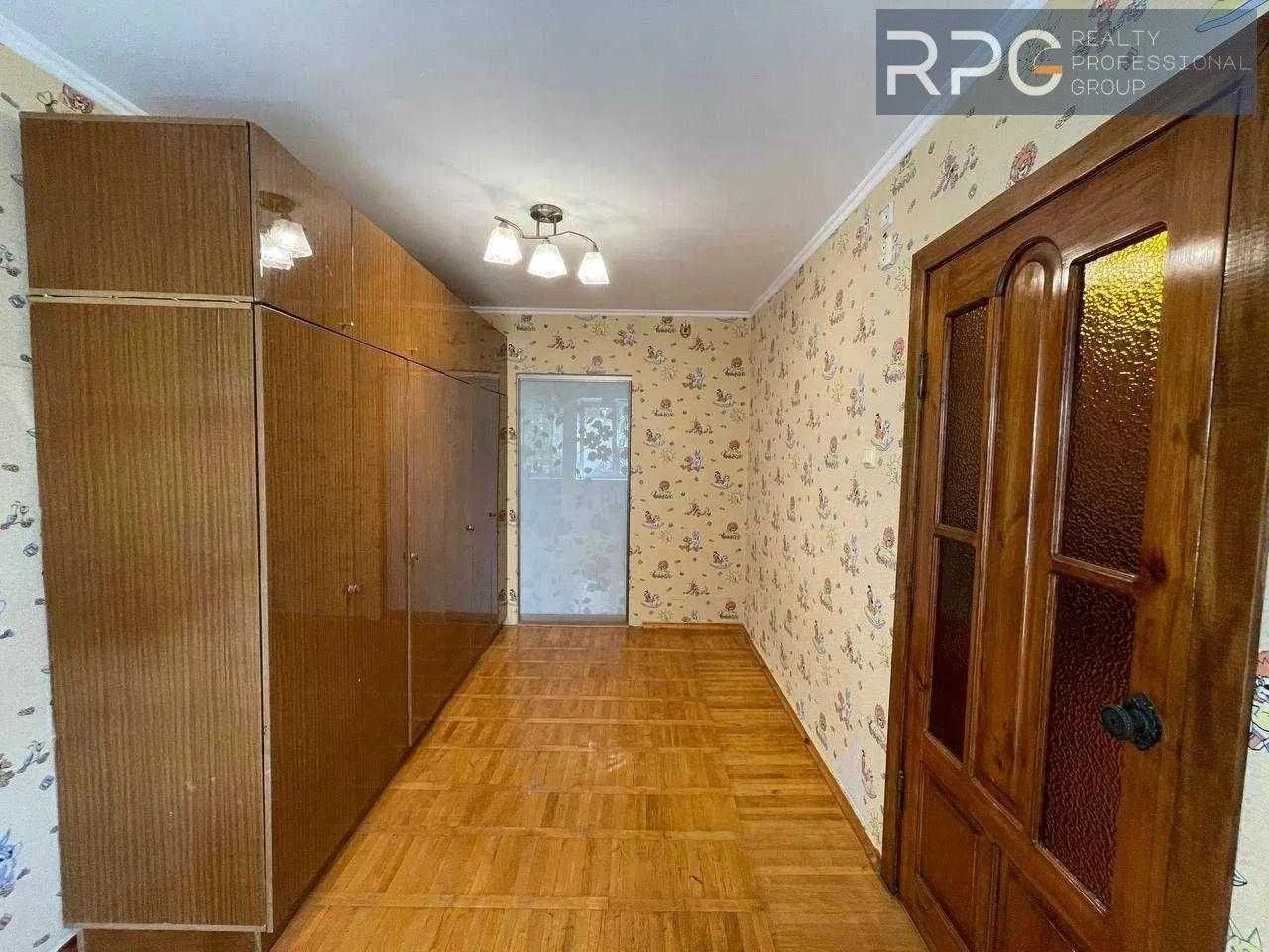 продаж 2 к квартири на вул Донця 18 Солом'янський р-н поруч