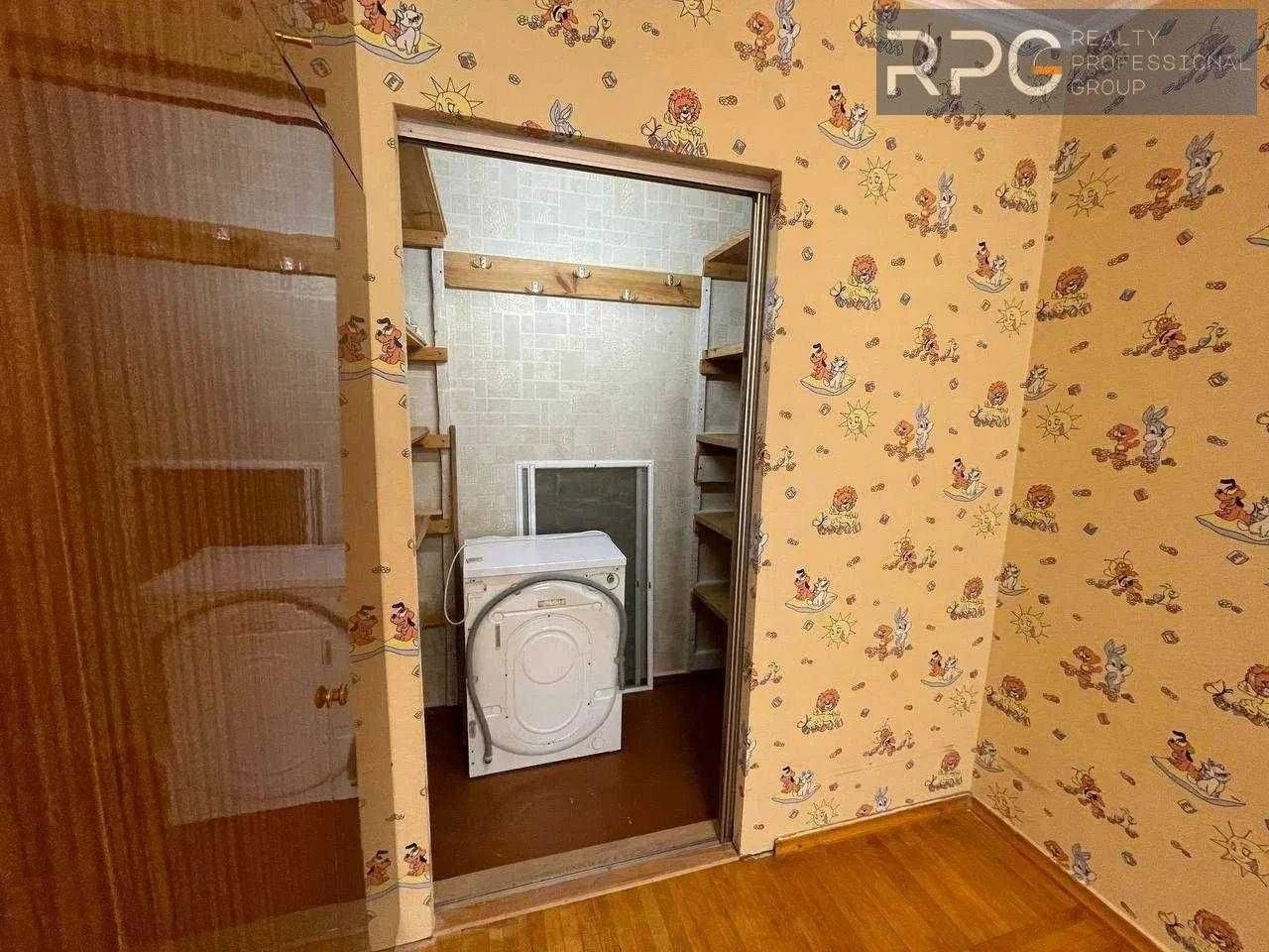 продаж 2 к квартири на вул Донця 18 Солом'янський р-н поруч