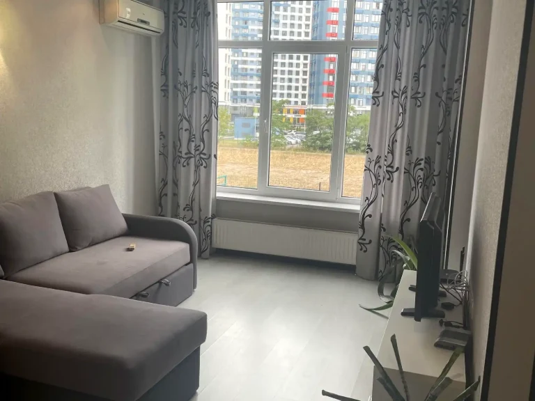 Продаж квартири 1-кімн. 45 м² 2/25 пов.