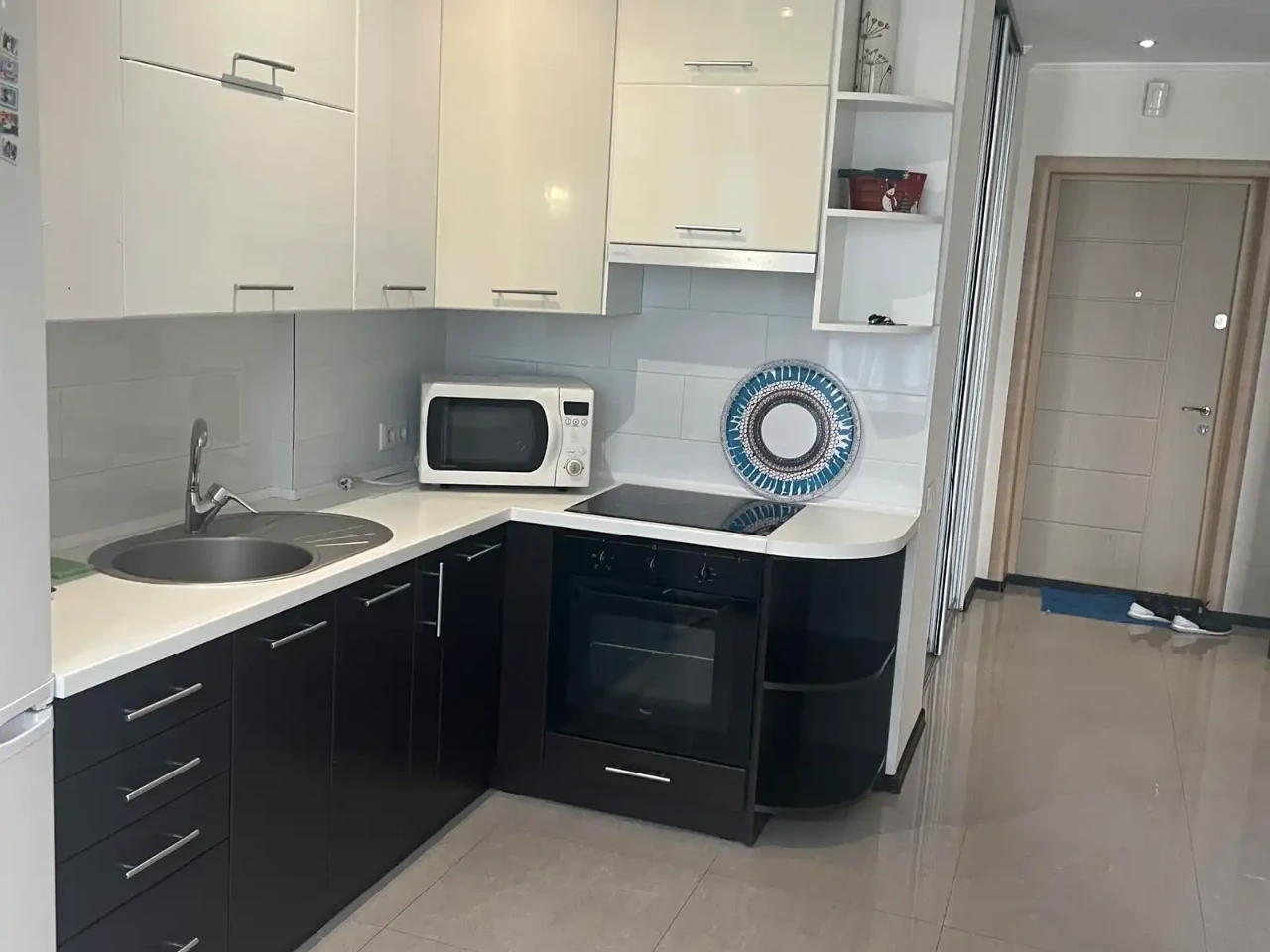 Продаж однокімнатної квартири площею 45 м² на 2 поверсі з 25 квартир у будинку.