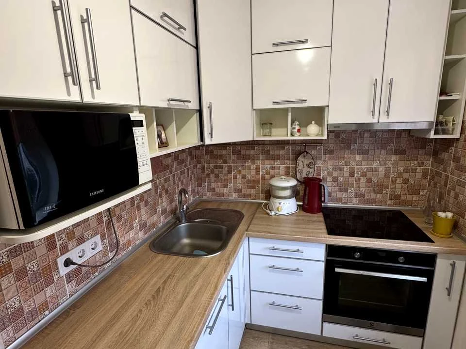 Apartment. Kharkiv, Ахсарова street.