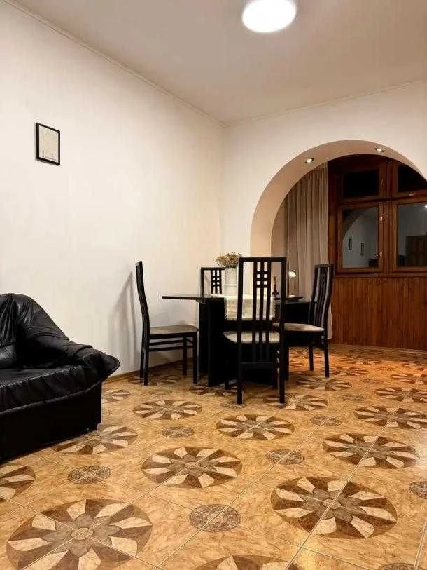 Продаж 2-кімнатної квартири в центрі