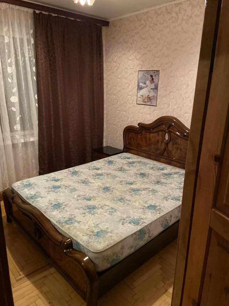 OWNER SELLS 3-bedroom apartment in Sykhiv, St. Skrypnyka