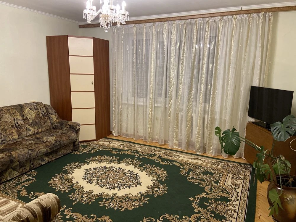 OWNER SELLS 3-bedroom apartment in Sykhiv, St. Skrypnyka