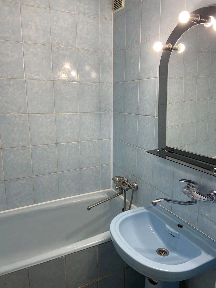OWNER SELLS 3-bedroom apartment in Sykhiv, St. Skrypnyka