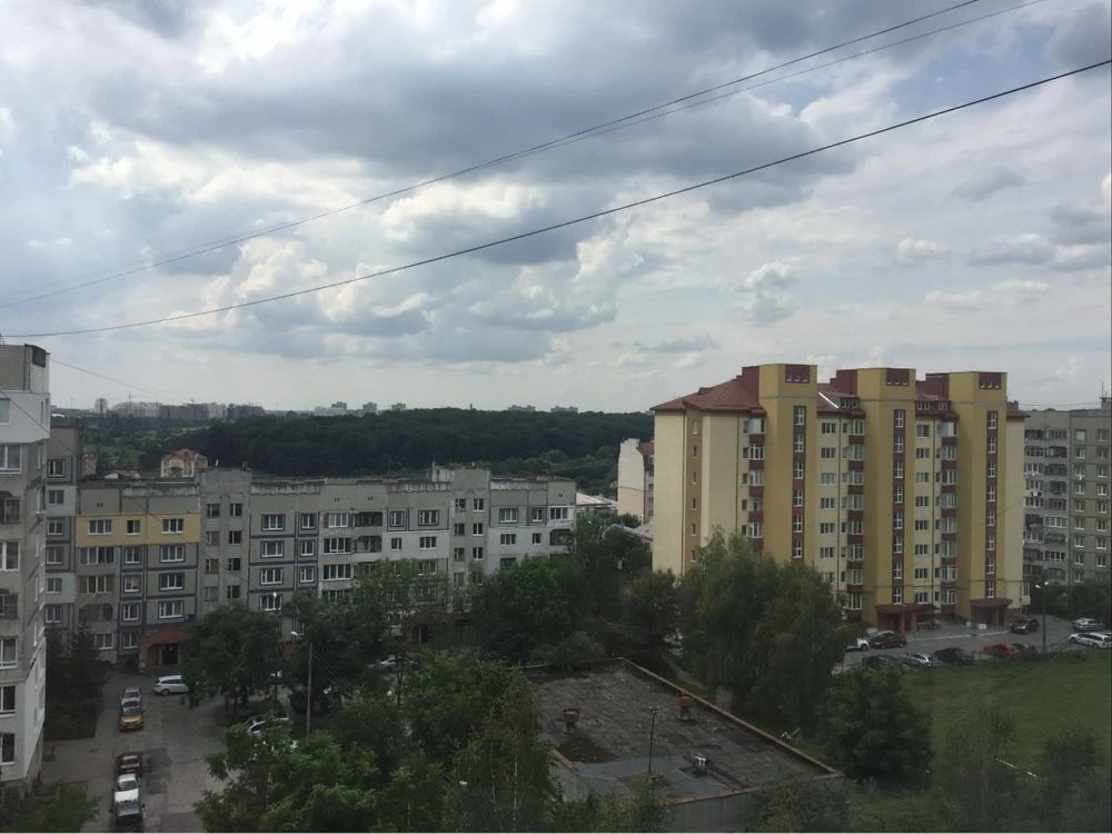 OWNER SELLS 3-bedroom apartment in Sykhiv, St. Skrypnyka