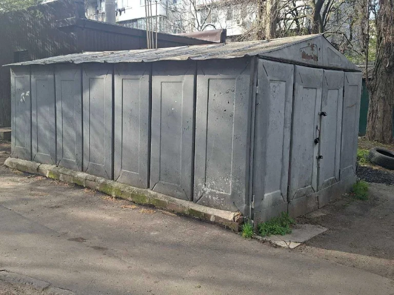 For Sale Garage 18m2 on St. Oleksiy Vadtursky