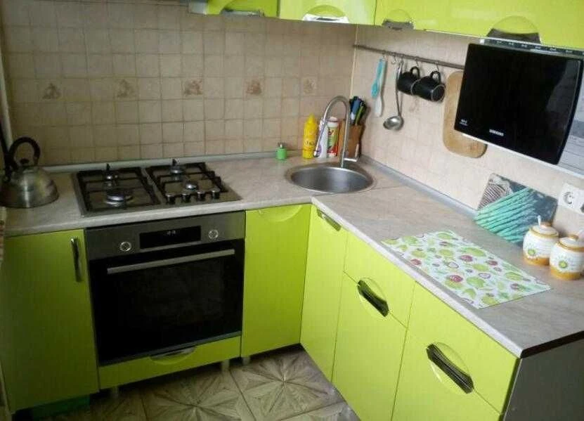 Продам 1 комнатную квартиру метро Левада