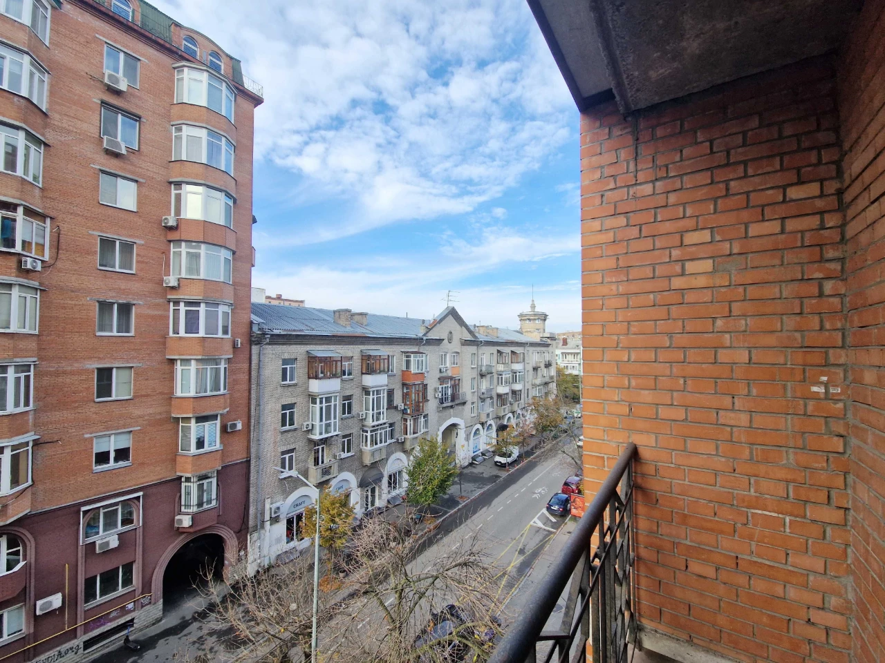 Sale of a spacious 2-bedroom apartment 72 sq.m in Podol, вул