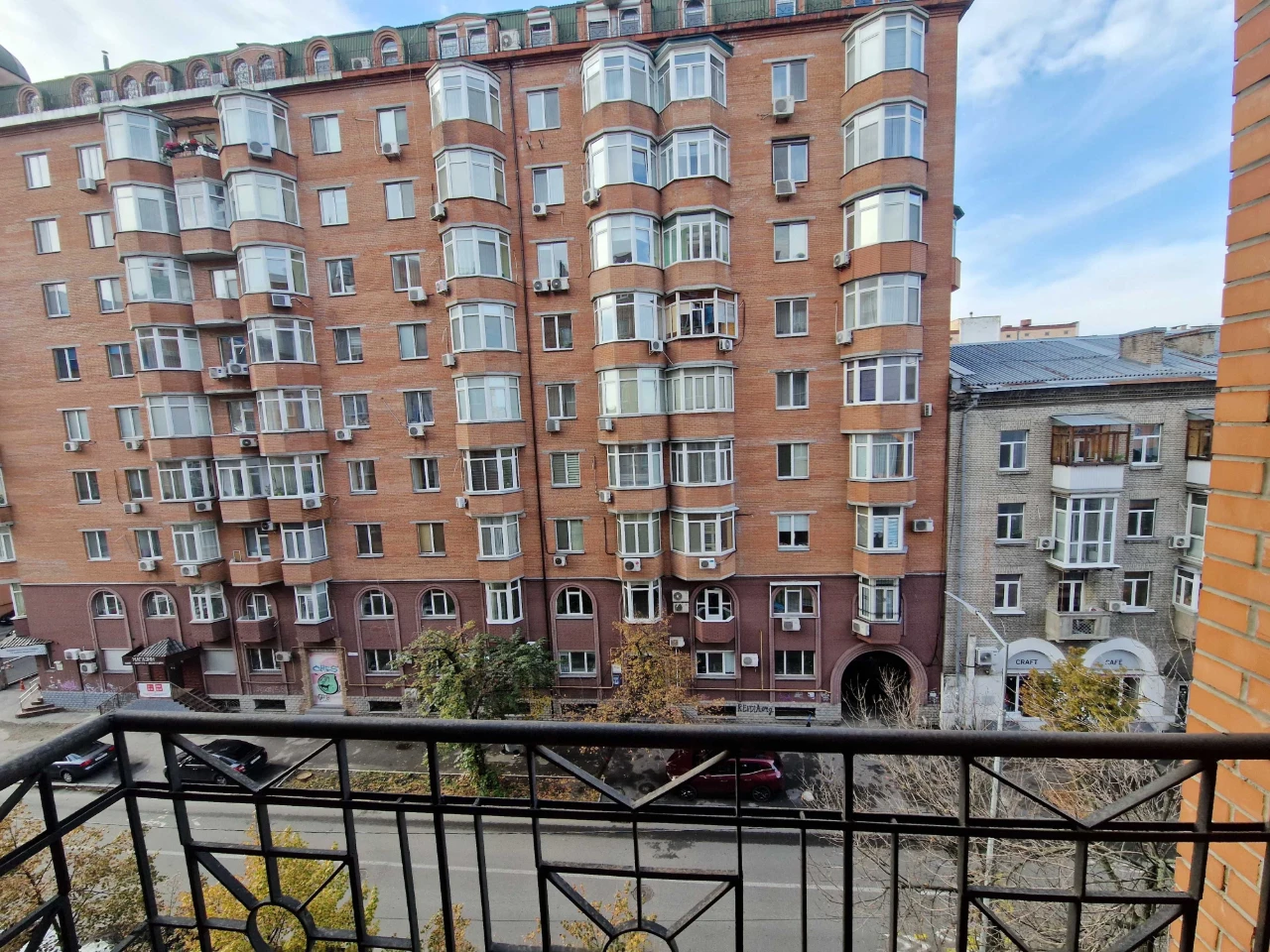 Sale of a spacious 2-bedroom apartment 72 sq.m in Podol, вул