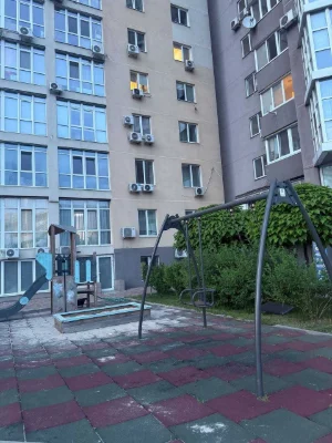 Spacious 3-bedroom apartment with a view of the Dnipro, Victory-1 residential area