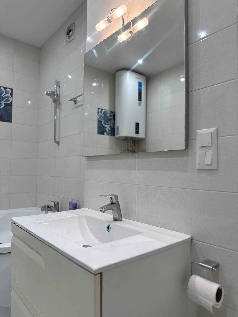 Spacious 3-bedroom apartment with a view of the Dnipro, Victory-1 residential area