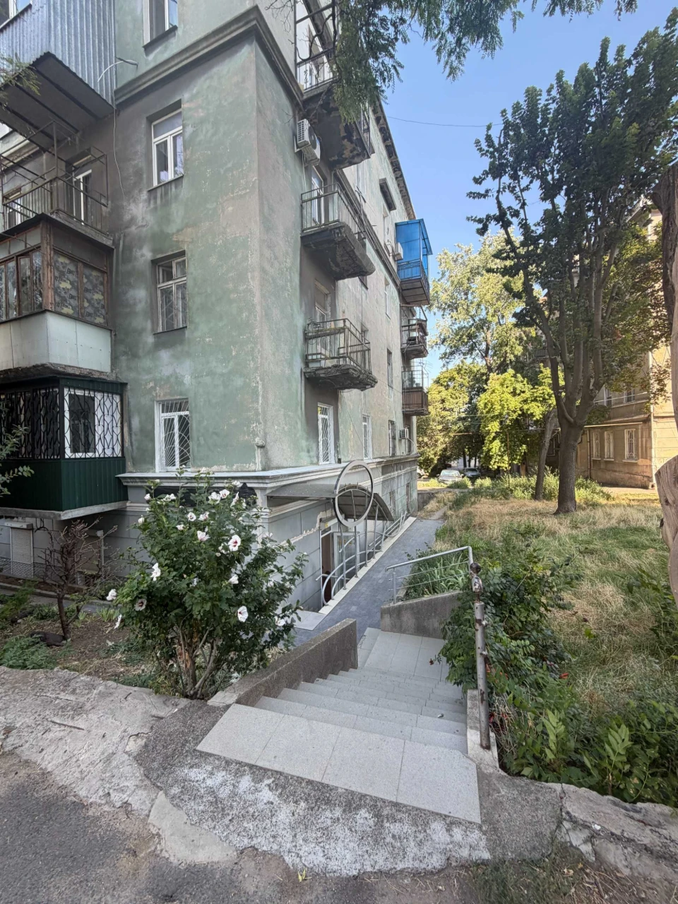 Продается 2-комнатная квартира на Старопортофранковской улице.