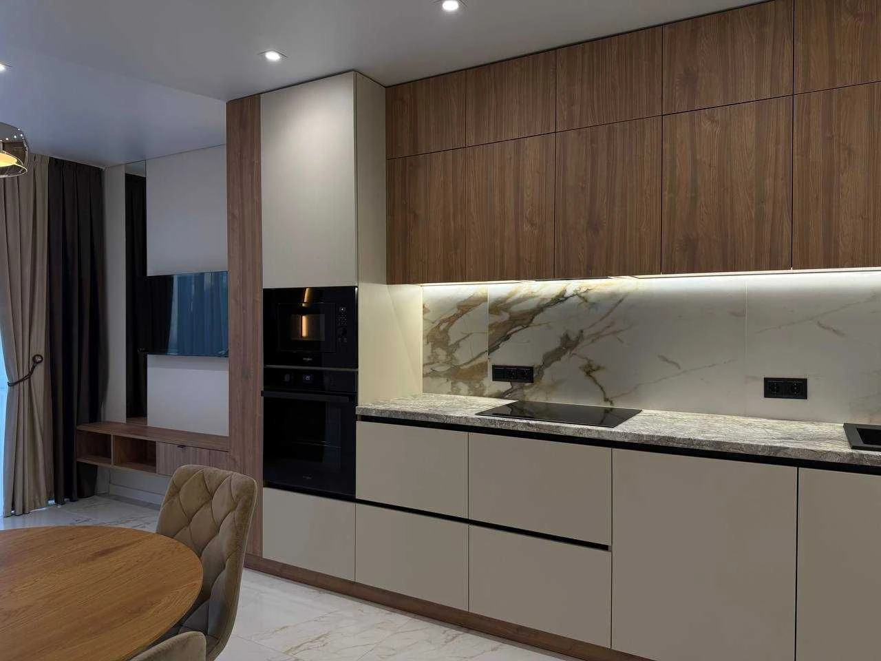 New fully furnished 1-bedroom apartment at a favorable price