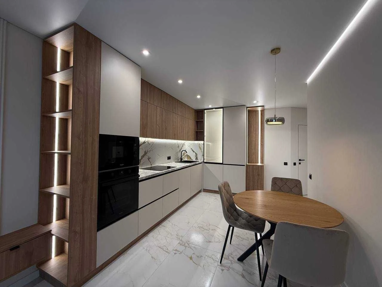 New fully furnished 1-bedroom apartment at a favorable price