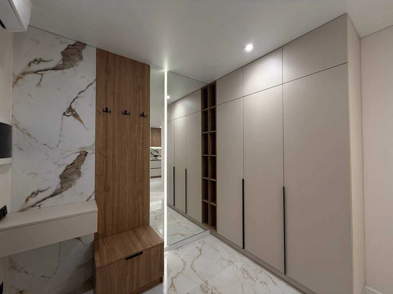 New fully furnished 1-bedroom apartment at a favorable price