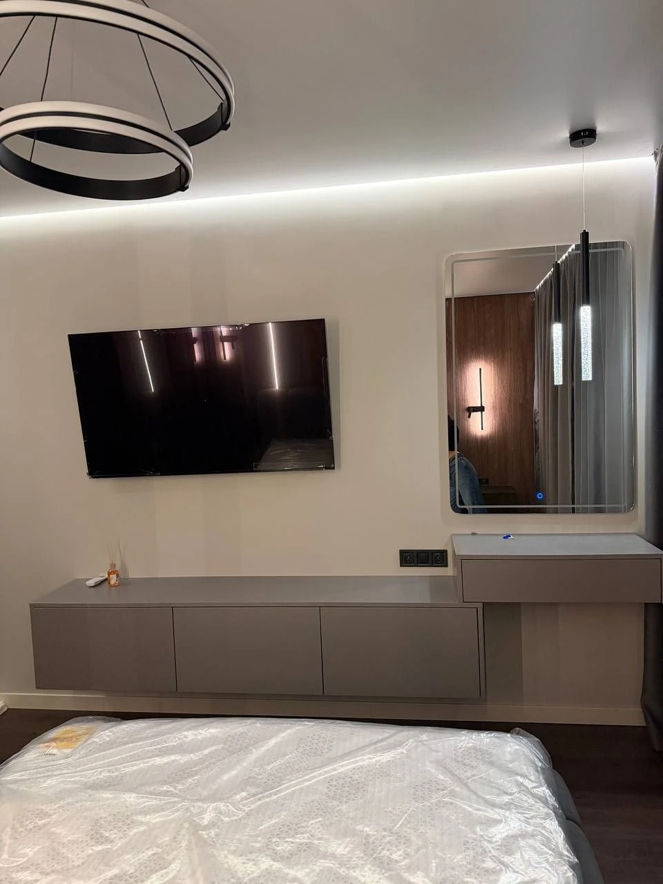 2-bedroom apartment with renovation in Manhattan Apt (Rooftop pool)