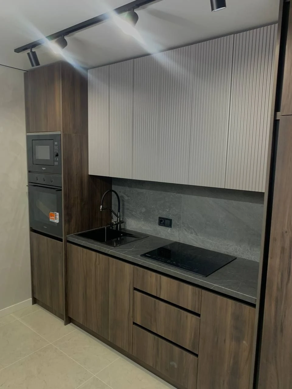 2-bedroom apartment with renovation in Manhattan Apt (Rooftop pool)