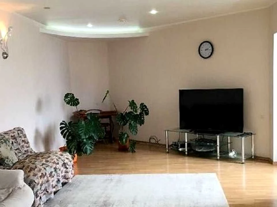 Apartment. Odessa, Nezalezhnosti Street
