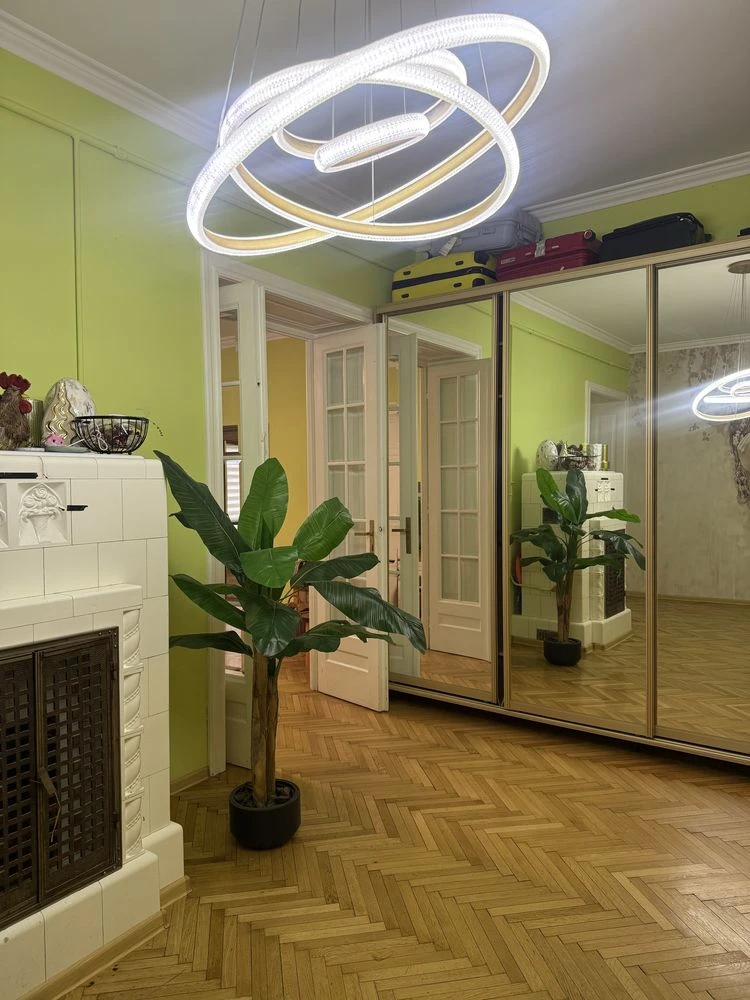 SALE OF A 4-ROOM APARTMENT IN THE HISTORICAL CENTER OF THE CITY