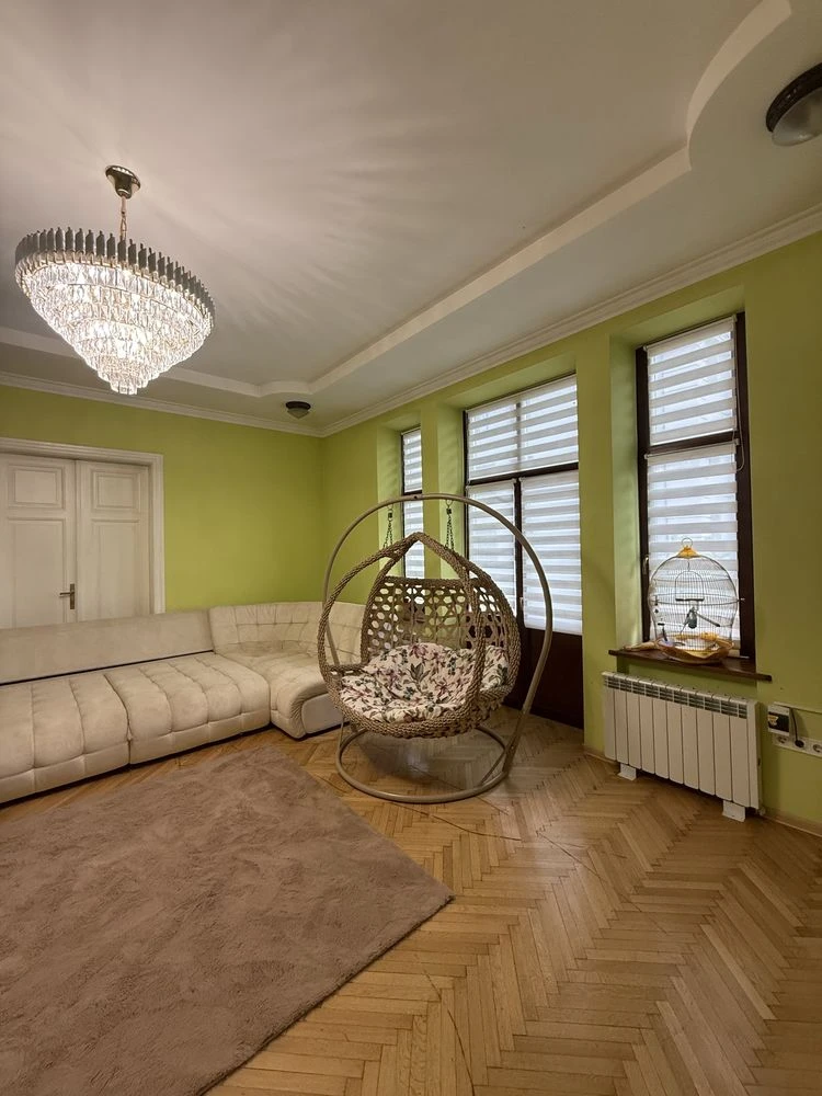 SALE OF A 4-ROOM APARTMENT IN THE HISTORICAL CENTER OF THE CITY
