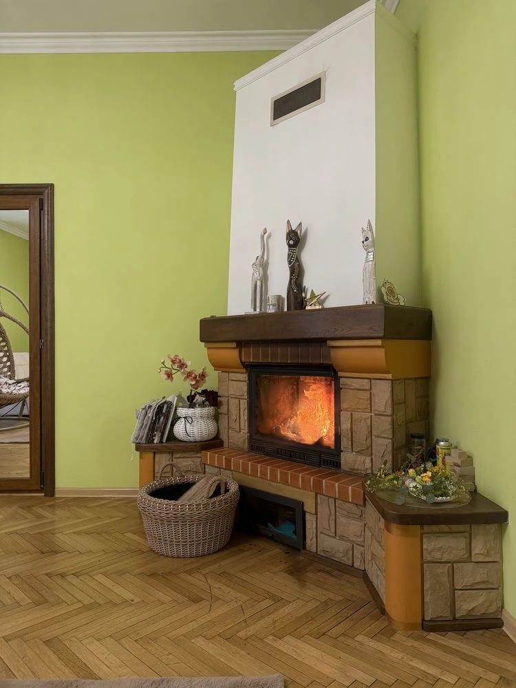 SALE OF A 4-ROOM APARTMENT IN THE HISTORICAL CENTER OF THE CITY