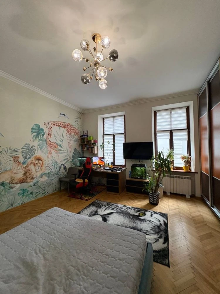 SALE OF A 4-ROOM APARTMENT IN THE HISTORICAL CENTER OF THE CITY