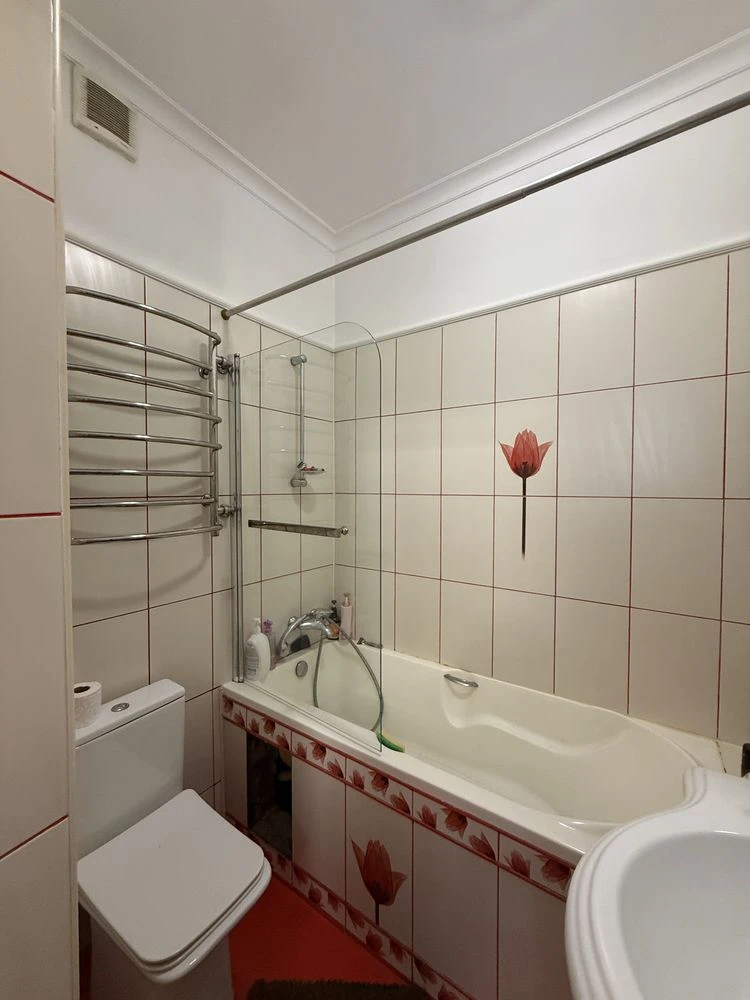 SALE OF A 4-ROOM APARTMENT IN THE HISTORICAL CENTER OF THE CITY